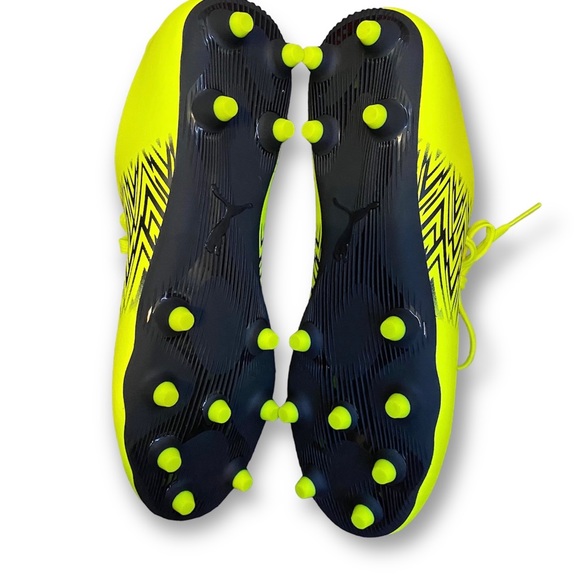 NIB Puma Yellow Juniors 6.5 Cleats - Picture 8 of 9